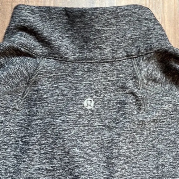 Lululemon Mens Gray 1/4 Zip Pullover LongSleeved Shirt Sz Small - Picture 4 of 4
